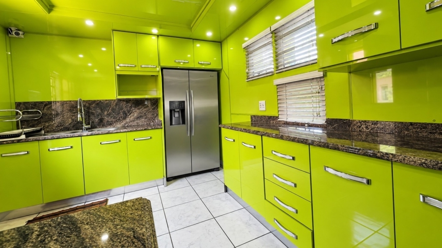 5 Bedroom Property for Sale in Wilkoppies North West